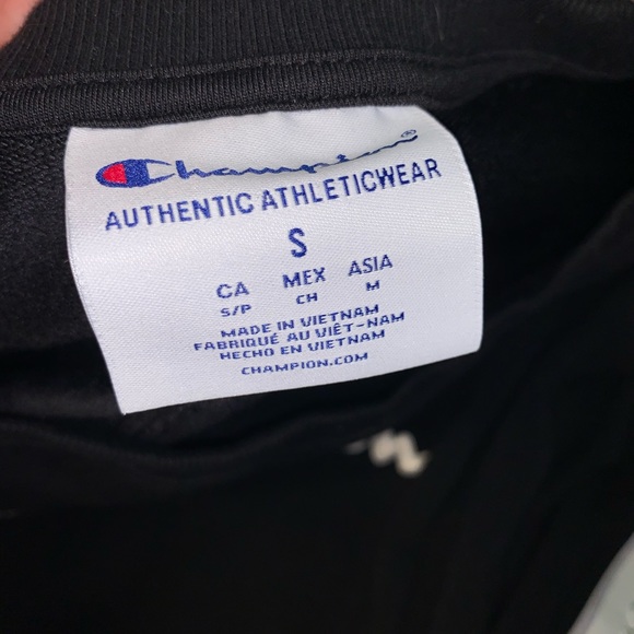 black champion crew neck! - Picture 2 of 2